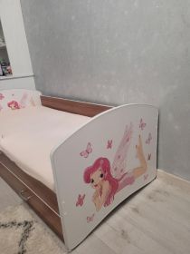 Sprzedam łóżko dla dziewczynki w bardzo dobrym stanie...