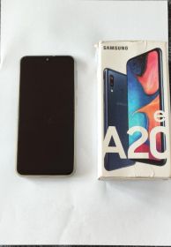 Samsung Galaxy A20e + ładowarka + etui