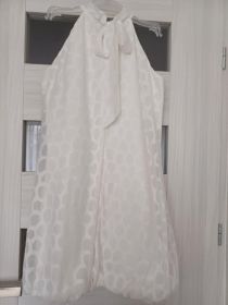 Sukienka biała firmy SLY rozm.152