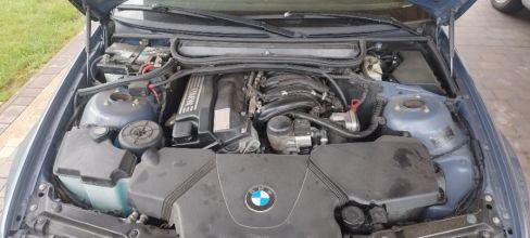 sprzedam BMW E46 z uszkodzonym wałem napędowym i dyfrem