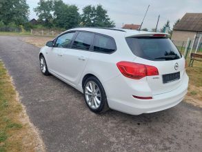 Opel Astra J 1,6 benzynka niski przebieg oryginał...