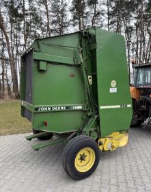 Prasa rolująca JOHN DEERE 550