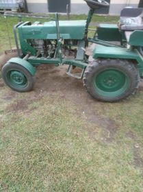 Traktor sam