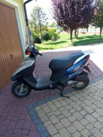 Skuter Suzuki ue 125