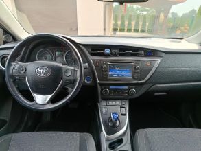 Sprzedam Toyota Auris 2015r. 1,8 Hybrid 136 KM