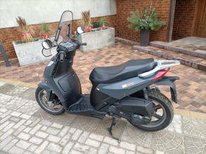 Aprilia sort Citi 125