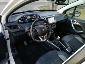 Peugeot 2008 wersja Allure panorama