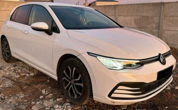 Volkswagen Golf 8 lekko uszkodzony 2020 rok