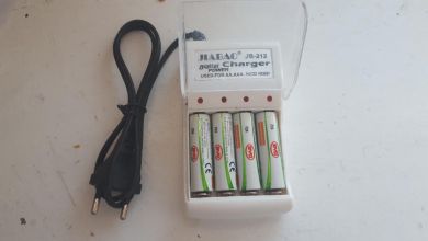 Sprzedam ładowarkę jabao z akumulatorkami