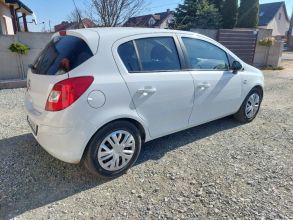 Opel Corsa D 1,4 benz 90KM bogate wyposażenie polecam...