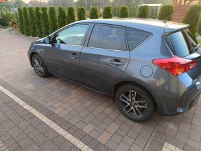 Sprzedam Toyota Auris 2015r. 1,8 Hybrid 136 KM