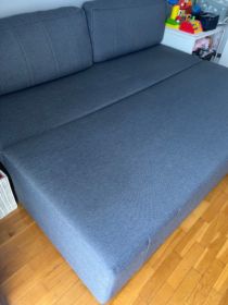 Kanapa z funkcją spania i pojemnikiem szara