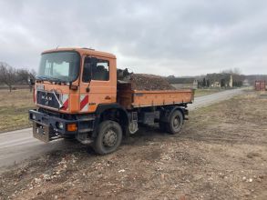 Czarna ziemia przesiewana pod trawę i warzywnik
