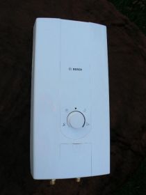 Przepływowy podgrzewacz wody Bosch TR5000 15/18 EB