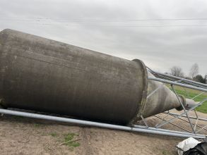 Sprzedam silos lejowy poliestrowy