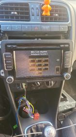Rozkoduje każde radio podłączenie car audio