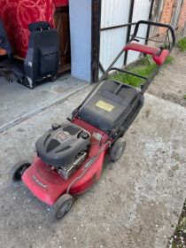 Kosiarka spalinowa z silnikiem Briggs stratton