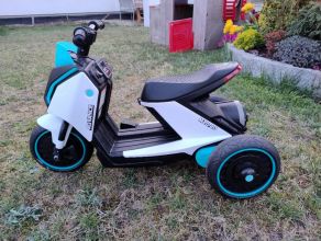 Motorek na akumulator. Quad trojkolowiec
