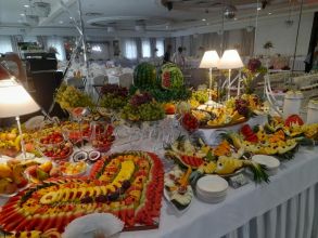stół owocowy, fontanna czekolady