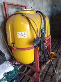 Biardzki opryskiwacz zawieszany P-329/2