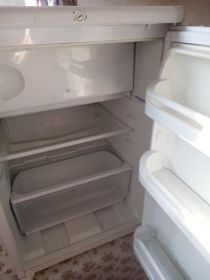 Sprzedam lodówkę Indesit mała 80-85cm