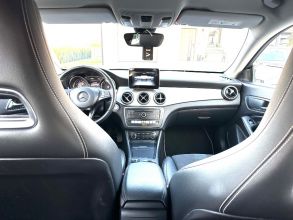 Biały Mercedes CLA 200