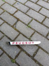 Emblemat znaczek Peugeot.