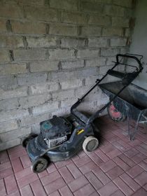 Kosiarka z napędem ISEKI