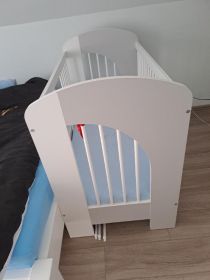 Łóżeczko niemowlęce + materac