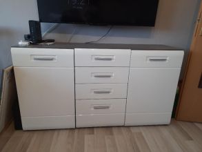 Biała komoda