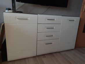 Biała komoda