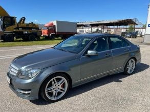 Mercedes C 1.8 BENZYNA Klimatronik Nawigacja Ledy Xenon...