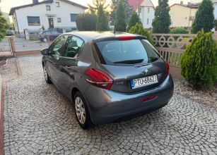 Peugeot 208 1.2 benzyna 2015 rok