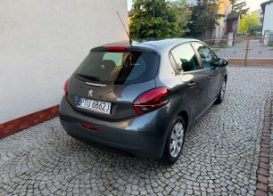 Peugeot 208 1.2 benzyna 2015 rok
