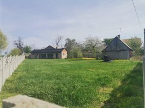 Działka 8,54 ara z drewnianym domem i budynkiem...