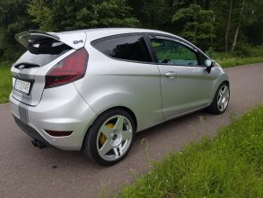 Ford fiesta 1.6 benzyna 2010 rok sprzedam