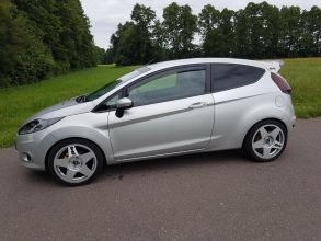 Ford fiesta 1.6 benzyna 2010 rok sprzedam