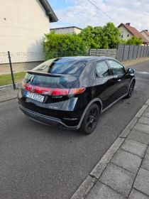 Honda Civic 1.8, benzyna (Hatchback)