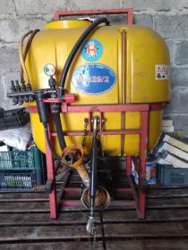 Biardzki opryskiwacz zawieszany P-329/2
