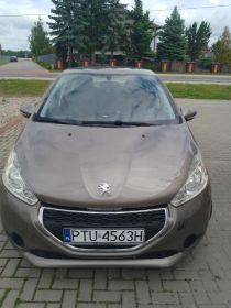 Peugeot 208 1.2 benzyna 2012 rok