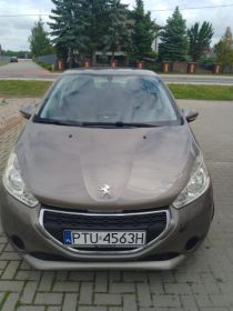 Peugeot 208 1.2 benzyna 2012 rok