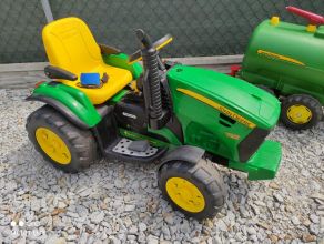 John Deere na akumulator Peg Perego