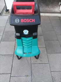 Rębak rozdrabniacz do gałęzi Bosch