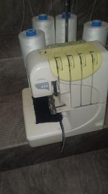 Sprzedam Maszyne do szycia Overlock