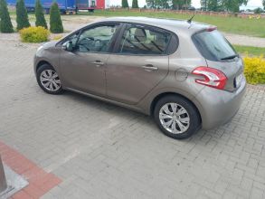 Peugeot 208 1.2 benzyna 2012 rok
