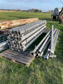 Kratownice dachowe i rury stalowe