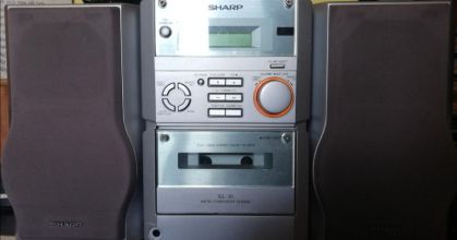 Mała wieża Sharp XL-30