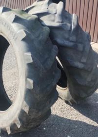 Sprzedam opony do ciągnika 330