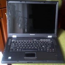 Starszy leptop z zasilaczem 50zł.