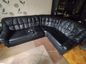 Oddam narożnik z ekoskóry. Uszkodzony